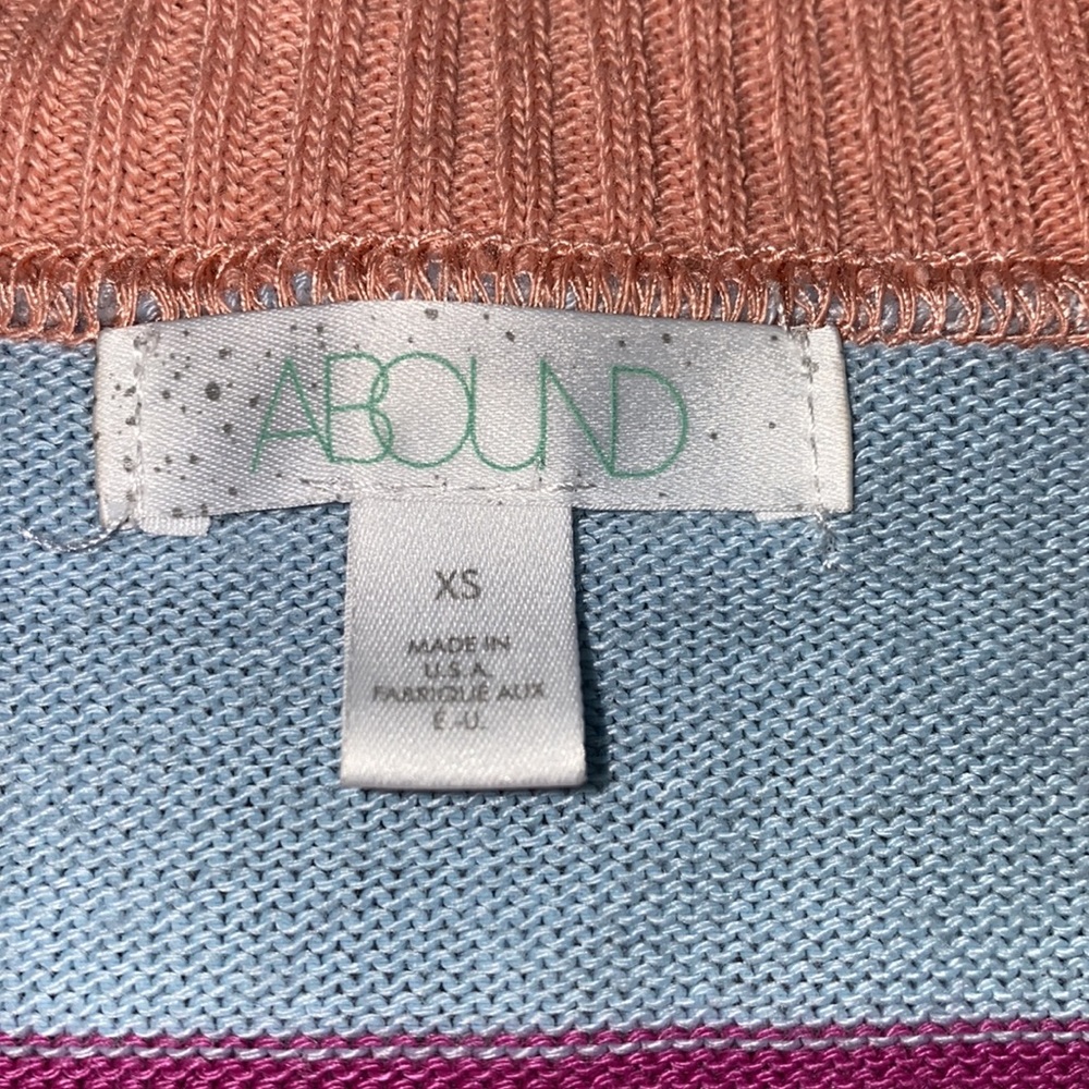 Abound Crop V-Neck Button Down Lightweight Sweate… - image 5